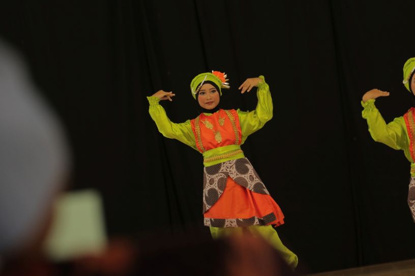 Mengikuti Lomba Tari di SMKI